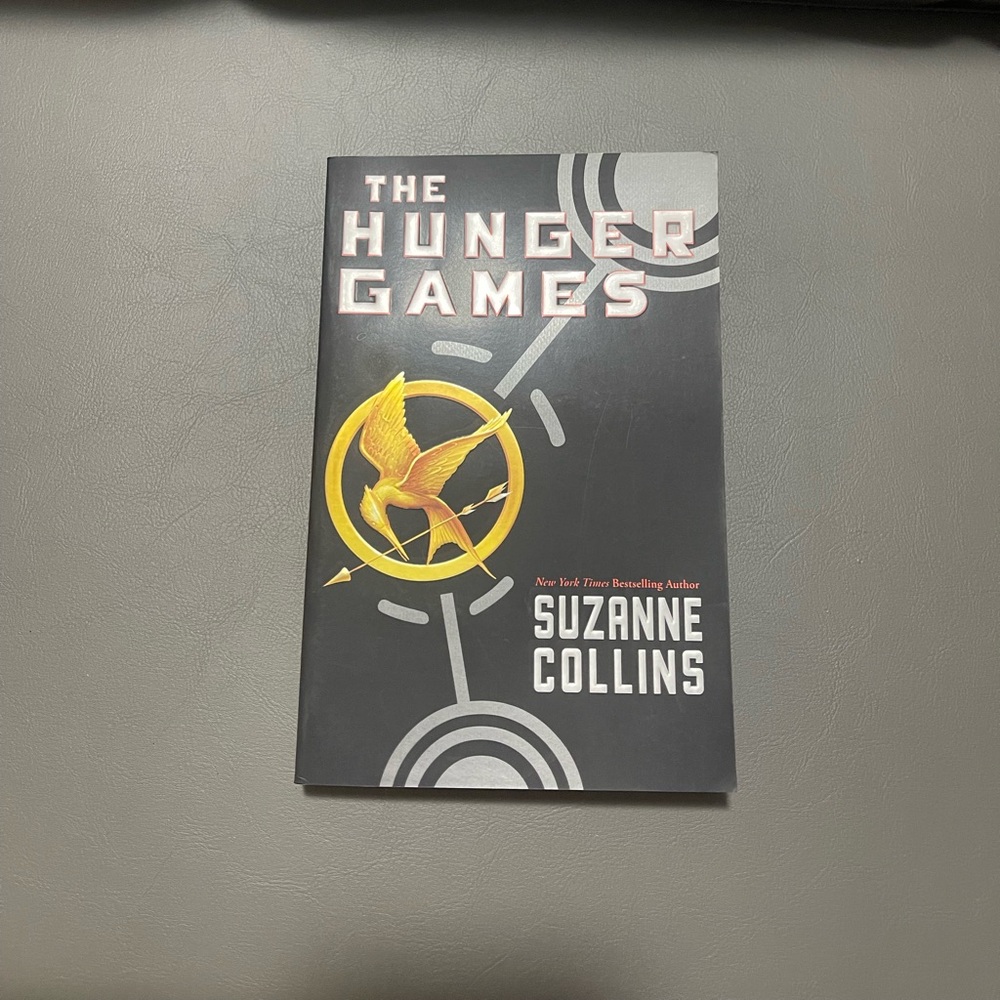 The Hunger Games by Suzanne Collins - Black and Gold Cover